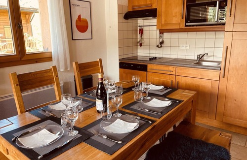 Montgenevre Ski Chalet | Apartment in chalet, at the foot of the slopes, garage, terrace, wifi.