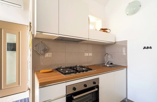 Matino Apartment | Apartment 'In Collina' with Private Terrace, Wi-Fi and Air Conditioning
