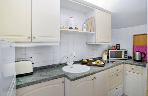 Guadalmina Apartment | Apartment in Guadalmina, Puerto Banus, Marbella with pool and private garden