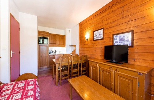 Valfrejus Apartment | Apartment in Modane with Ski Slope Access