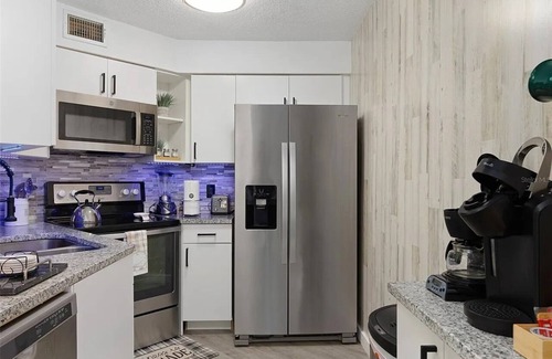 Ventura Condo | Apartment in Orlando: Golf Resort, Pool, and more!