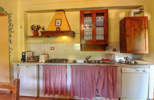 Radda in Chianti House | Apartment in Radda With Garden
