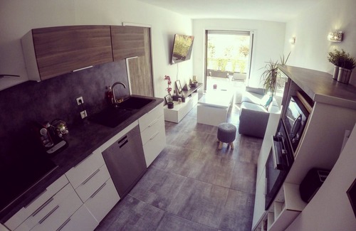 Le Lavandou Apartment | APARTMENT IN THE HEART OF LAVANDOU + PRIVATE PARKING - BEACH 200M