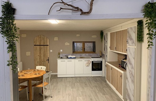 Saint-Julien Apartment | Apartment in the heart of the village!