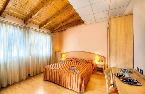 Baveno Apartment | Apartment in the Residence dei Fiori, Baveno