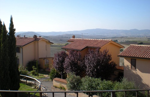 Pomaia Apartment | Apartment in townhouse with terrace and panoramic view, studio 3pers