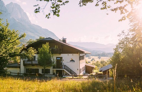 Garmisch-Partenkirchen Apartment | *Apartment in unique Location, inmidst the Ski and Hiking area