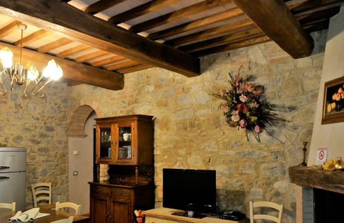 Chianni Villa | Apartment in villa with pool, WIFI, sauna, hot tub, TV, patio, pets allowed, panoramic view, parking