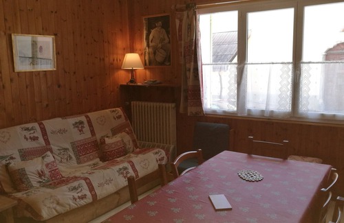 Montgenevre House | Apartment in village house