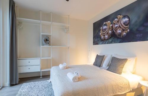 Sint-Annaland Apartment | Apartment in Zeeland by Oosterschelde Beach