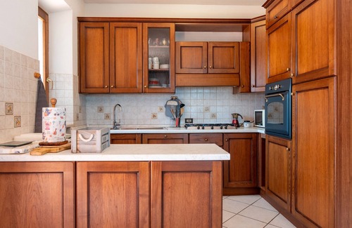 Acquaviva Apartment | Apartment 'Isidora' with Private Garden, Wi-Fi and Air Conditioning