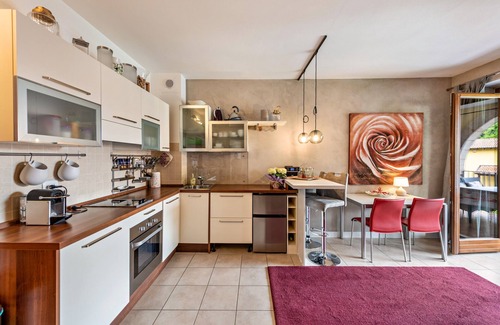 Castion Veronese Apartment | Apartment 'Residence Corte La Fiorita' with Shared Pool, Wi-Fi and Air Conditioning