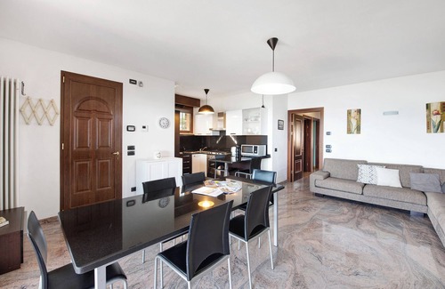 San Felice del Benaco Apartment | Apartment 'Villa Felice' with Lake View, Private Terrace and Private Garden
