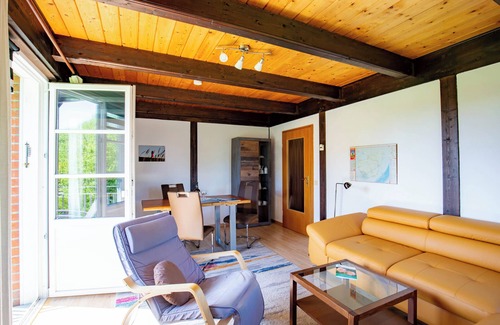 Ostersiel Apartment | Apartment 'Kleiner Seehund' with Balcony and Wi-Fi