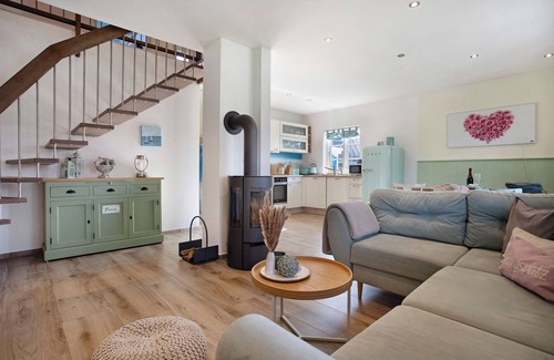 Krummin Apartment | Apartment 'Komfortables Ferienhaus Allee' with Private Terrace, Private Garden and Wi-Fi