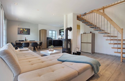 Krummin Apartment | Apartment 'Komfortables Ferienhaus Hafen' with Private Terrace, Private Garden and Wi-Fi