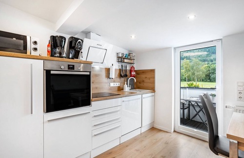 Saalhausen Apartment | Apartment 'Kurparkblicksauerland' with Mountain View, Wi-Fi and Air Conditioning