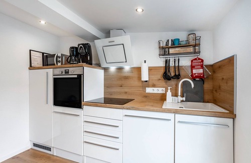Saalhausen Apartment | Apartment 'Kurparkblicksauerland' with Mountain View, Wi-Fi and Air Conditioning