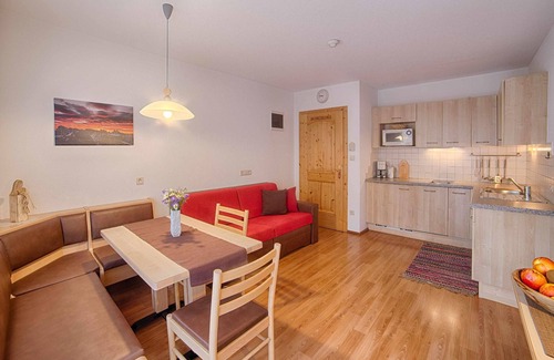 Valle Aurina Apartment | Apartment "Löfflerblick A Dreiherrenspitze" with Mountain View, Wi-Fi & Jacuzzi