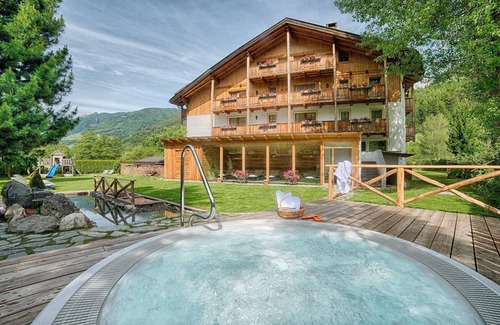 Valle Aurina Apartment | Apartment "Löfflerblick A Dreiherrenspitze" with Mountain View, Wi-Fi & Jacuzzi