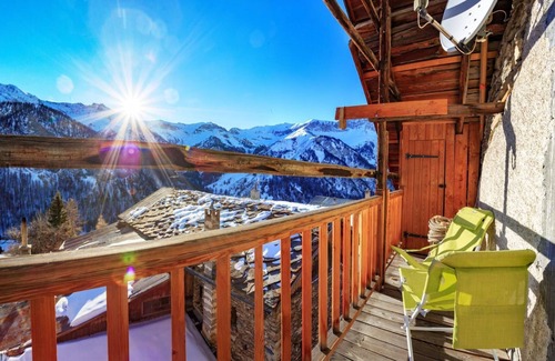Saint-Veran Apartment | Apartment 'L'Alpazen' with Mountain View, Balcony and Wi-Fi