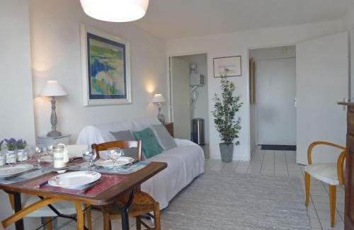 Trouville-sur-Mer Apartment | Apartment l'Amiral by Interhome