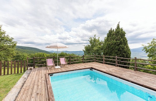 Chianciano Terme Apartment | Apartment 'L'uscio' with Mountain View, Shared Pool and Wi-Fi