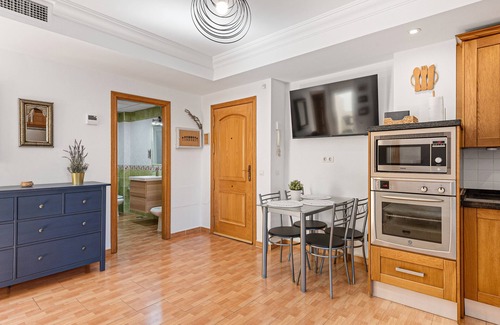 La Cala del Moral Apartment | Apartment 'La Casita De La Playa' with Private Terrace, Wi-Fi and Air Conditioning