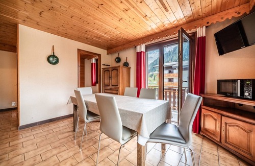 Chatel Apartment | Apartment 'La Flèche D'Argent - 6 People' with Mountain View, Balcony and Wi-Fi