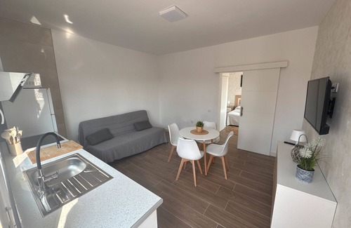 Pujaire Apartment | Apartment 'La Palmera' with Private Terrace and Air Conditioning