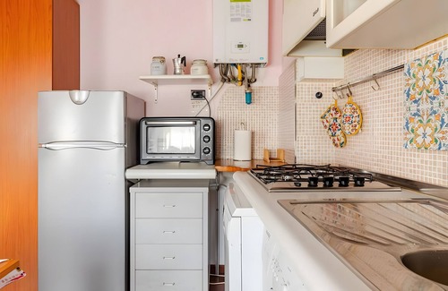 Livorno Apartment | Apartment 'La Piccola Venezia' with Wi-Fi