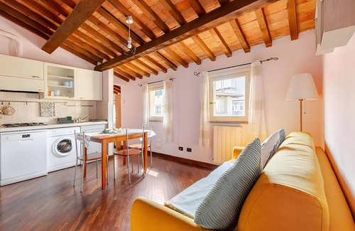 Livorno Apartment | Apartment 'La Piccola Venezia' with Wi-Fi