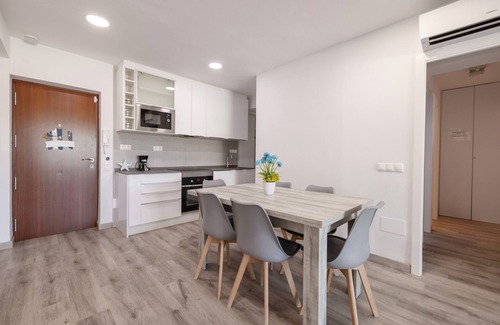 La Pineda Apartment | Apartment 'La Pineda' with Sea View, Wi-Fi and Air Conditioning