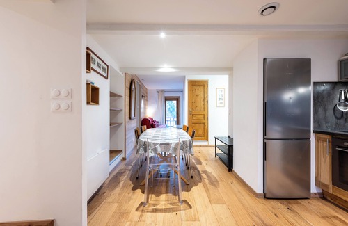 La Perriere Apartment | Apartment 'La Source' with Mountain View, Balcony and Wi-Fi