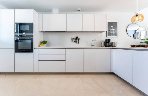 La Cala de Mijas Apartment | Apartment 'La Valvega De La Cala Lift Indoor' with Shared Pool, Wi-Fi and Air Conditioning