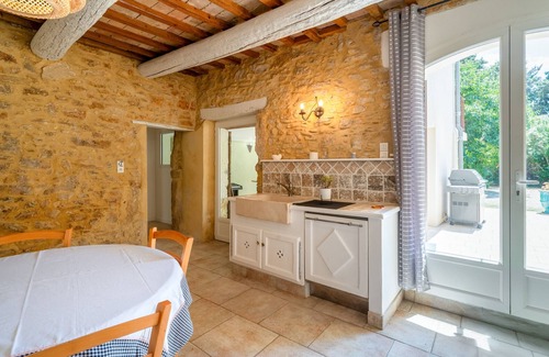 Mornas Apartment | Apartment 'La Velle' with Private Terrace, Private Garden and Wi-Fi