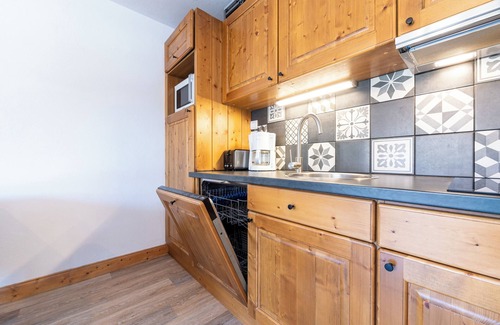Les Saisies Apartment | Apartment 'Lapon H10' with Mountain View and Balcony