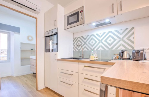 Perigueux Apartment | Apartment 'Le Charmant' with Wi-Fi and Air Conditioning