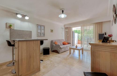 Cavaliere Apartment | Apartment Le Domaine de la Baie-3 by Interhome