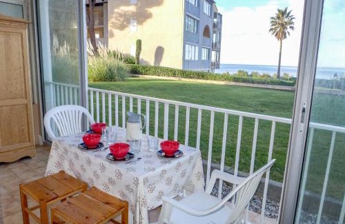 Six-Fours-les-Plages Apartment | Apartment Le Grand Large by Interhome
