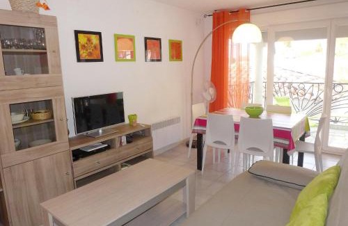 Saint-Cyr-sur-Mer Apartment | Apartment Le Madrilène by Interhome