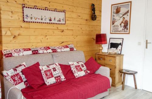 Demi-Quartier Apartment | Apartment Le Sapin-2 by Interhome