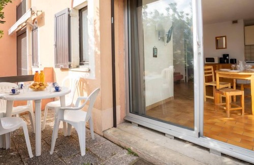 Les Arenes Apartment | Apartment Les Coraux in Canet-Plage - 4 persons, 1 bedrooms