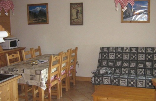 Bisanne 1500 Apartment | Apartment 'Les Alpages' with Mountain View, Balcony and Wi-Fi