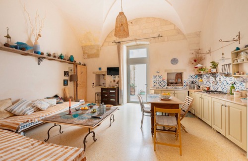 Serrano Apartment | Apartment 'Levante' with Private Terrace, Wi-Fi and Air Conditioning