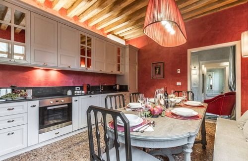 Dorsoduro Villa | Apartment Lia - Four Bedroom Villa, Sleeps 8