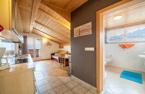 Molten Apartment | Apartment "Lingerhof - Arnika" with Mountain View, Balcony & Wi-Fi