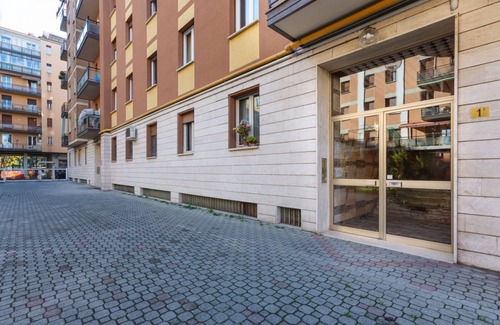 San Donato Apartment | Apartment located on the first floor of a building with a lift.In 75 square meters of space, it comfortably accommodates 6 people with two double bedrooms and a sofa bed in the living room.Connected with the city center and with all points of interest in