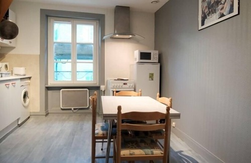 Intra Muros Apartment | APARTMENT LUMINOUS INTRA -MUROS IN 4 EME FLOOR, VERY CALM, 5MNS OF THE BEACH.