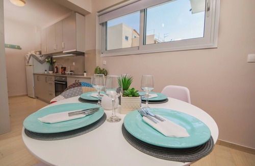 Kalamata Apartment | Apartment 'Mantisses Studio' with Shared Terrace, Wi-Fi and Air Conditioning